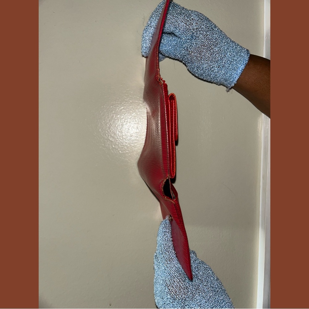 ❤️LOUIS VUITTON RED/CRANBERRY TRIFOLD EPI WALLET❤️ - Picture 5 of 14